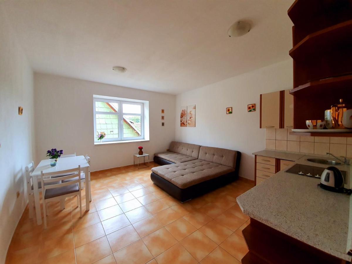 Apartman U Slunecnice Husinec  Экстерьер фото